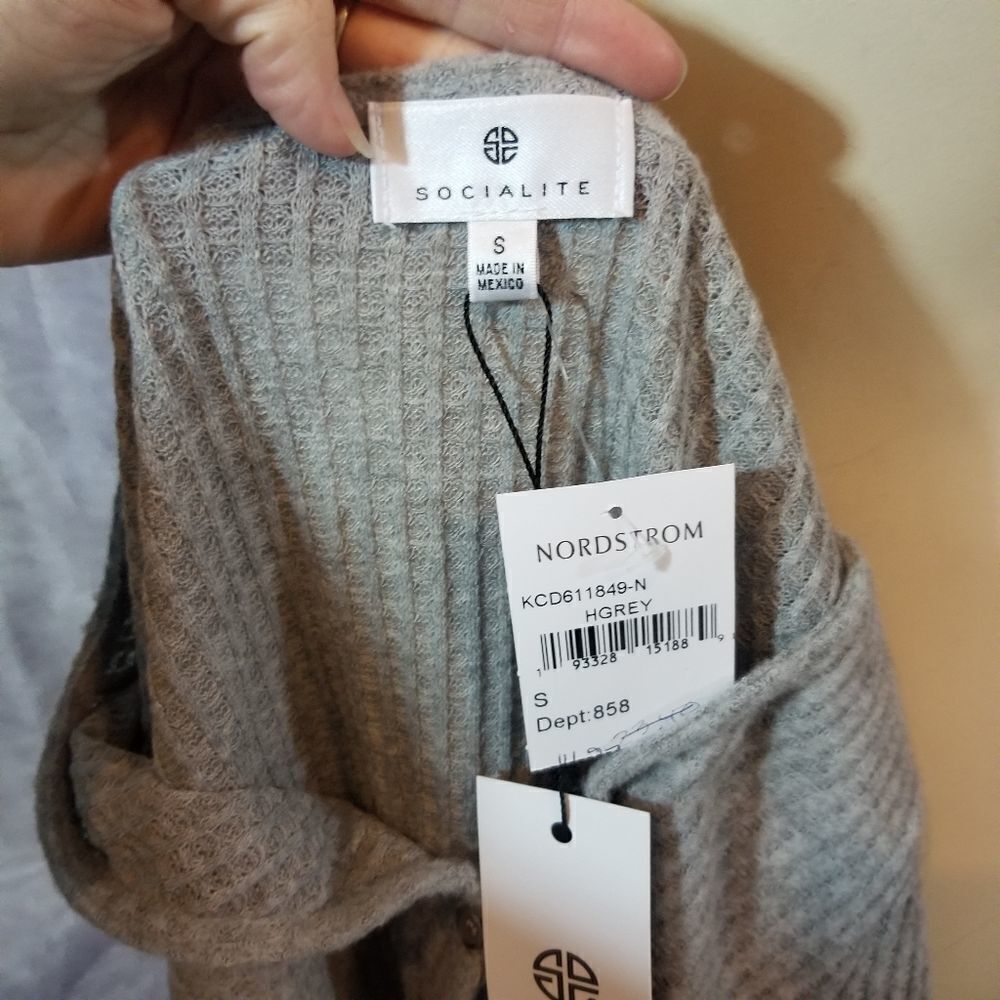 Socialite Grey Button Down Top Size Small - Picture 4 of 5
